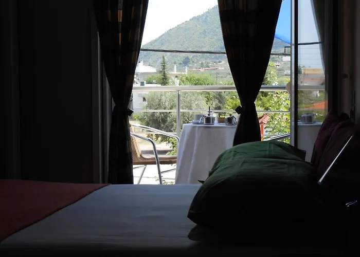 Neon Astron Kamena Vourla